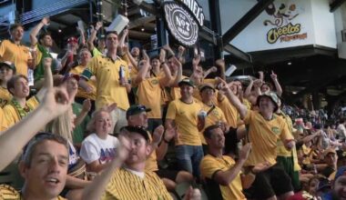 Australian soccer fan catches Texas Rangers foul ball