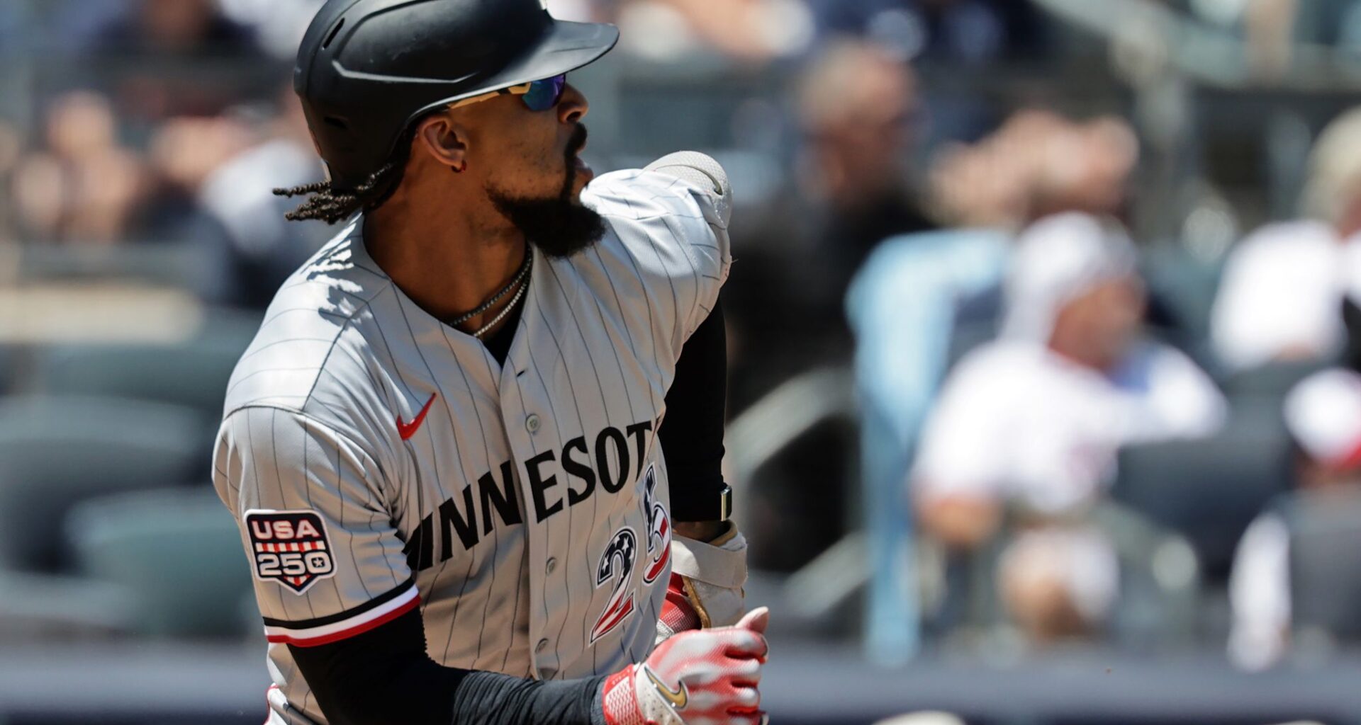 Twins center fielder Byron Buxton leaves game against Yankees with a hip injury