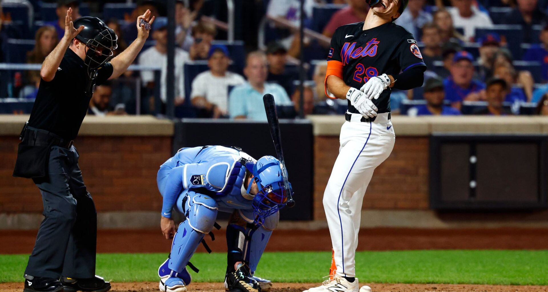 Jared Young hit by a pitch with the bases loaded, ignites a 5-run eighth as Mets beat Royals 6-2