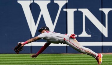 Durbin's 2-run homer lifts surging Red Sox past White Sox for a 6th straight win