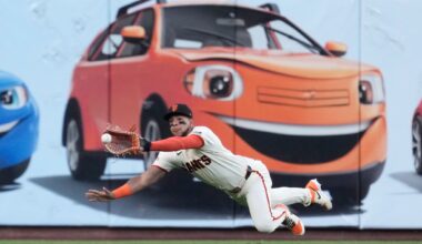 Giants beat the Rockies 8-2 to start a 4-game series