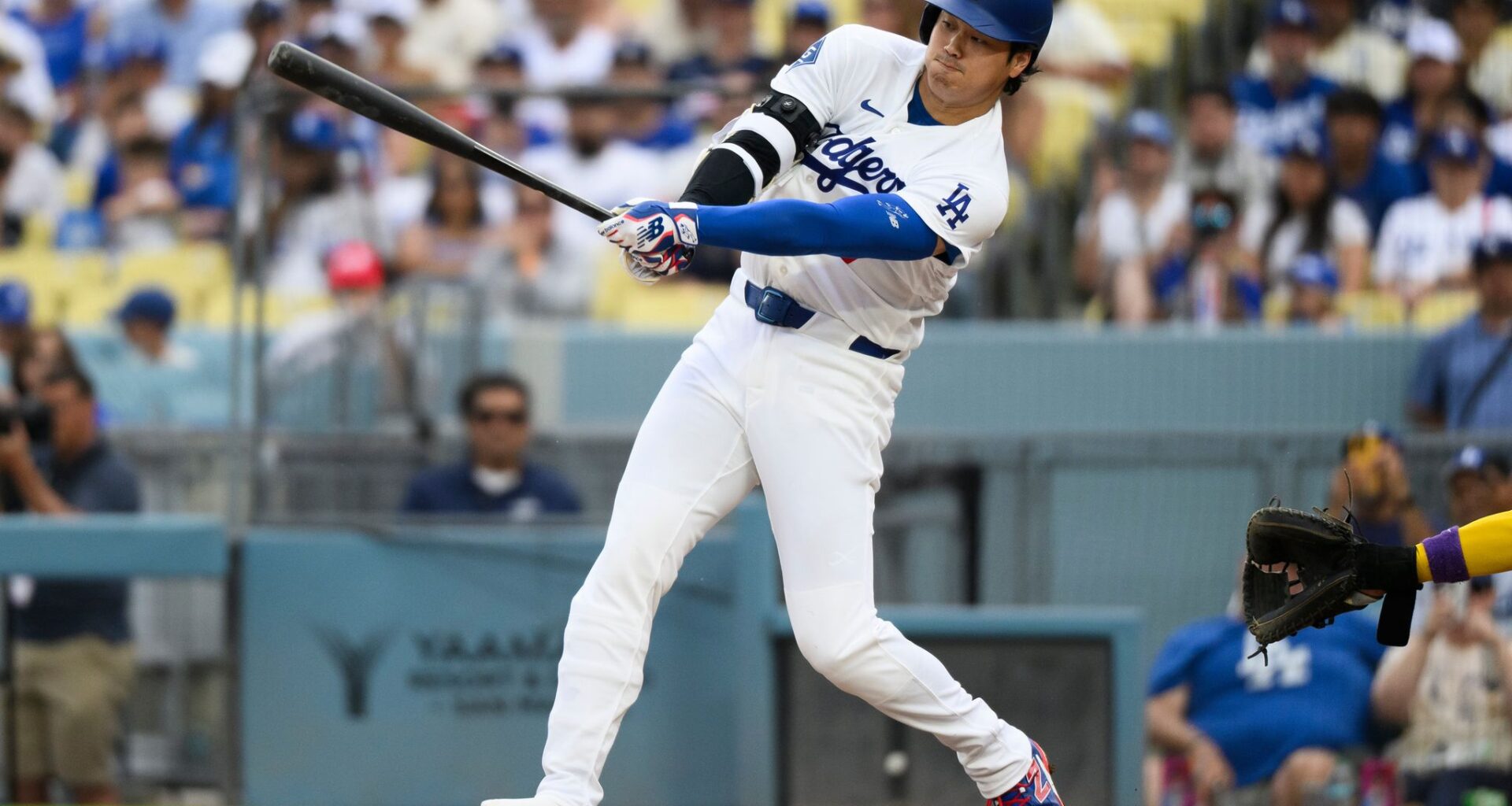 Diamondbacks overcome Ohtani's 22nd homer, beat sloppy Dodgers 5-3 for 3-game sweep