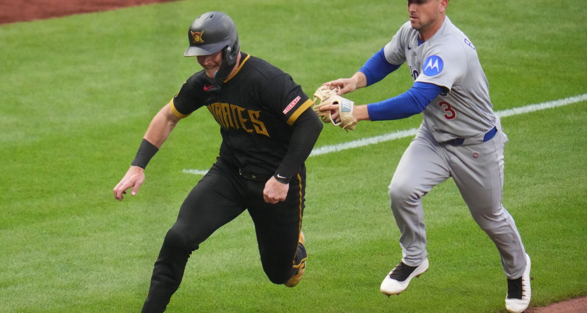 Dansby Swanson's two-out single in the 10th inning, Boyd's strong outing lift Cubs over Pirates 3-2