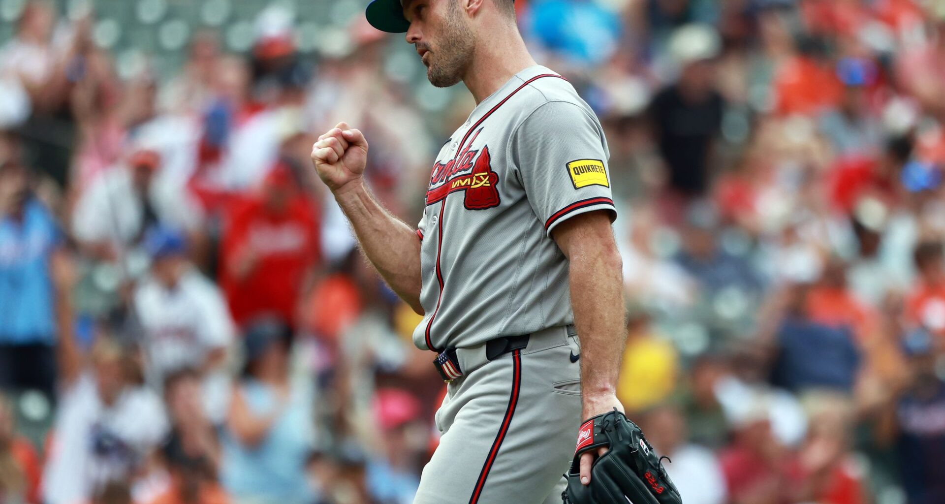 Weiss' unusual intentional walk works as the Braves hold on: 'I would have got killed for that one'