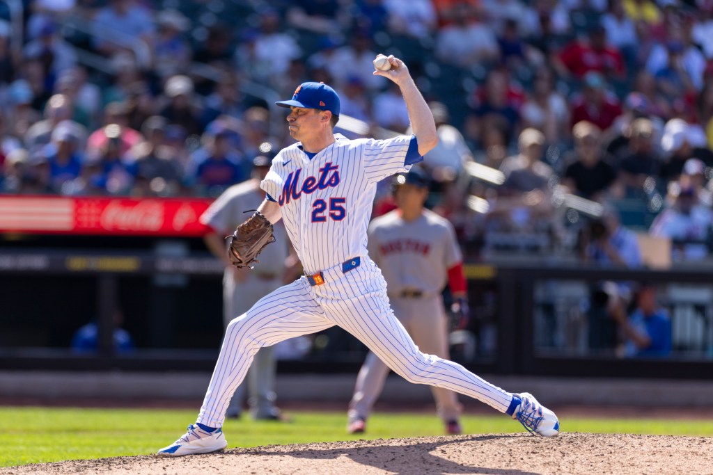 New York Mets pitcher Brooks Raley (25) throws a pitch in the tenth inning against the Kansas City Royals at Citi Field, Sunday, July 12, 2026, in Queens, NY.