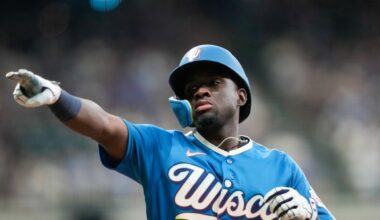 Garrett Mitchell’s walk-off single in 10th lifts Brewers to 2-1 win over Marlins