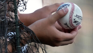 As autograph collecting grows, players balance signing for fans with funding resellers