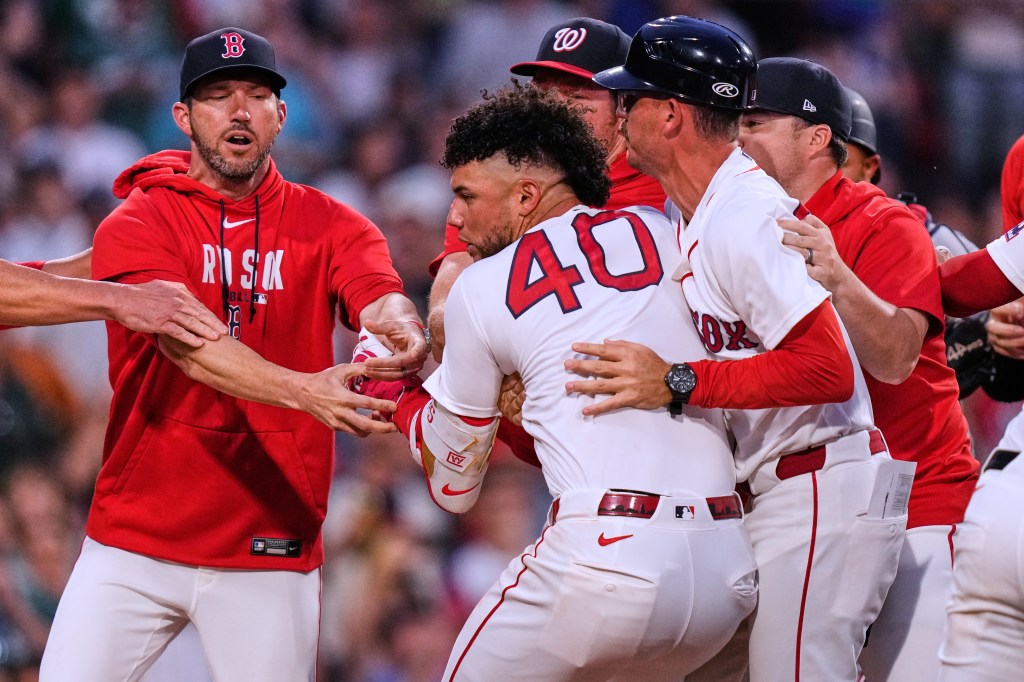 Willson Contreras among four ejected after Red Sox-Nationals on-field brawl