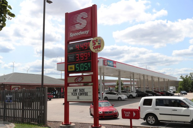 Motorists exit a Speedway gas station on July 30, 2022, at 885 E. Touhy Ave., Des Plaines. The winning Mega Millions lottery ticket for more than $1 billion was purchased at the location. (John J. Kim/Chicago Tribune)