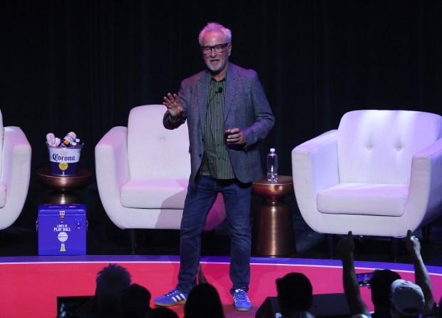 Former Cubs manager Joe Maddon waves to fans during "The Lovable Reunion Live" at the Chicago Theatre on July 16, 2026. (John J. Kim/Chicago Tribune)