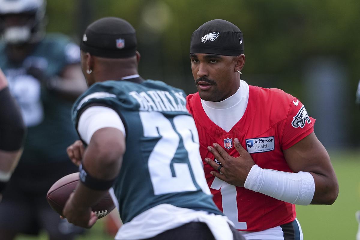Lifeguard Races, Phillies, Eagles Highlight Locker Room Weekend
