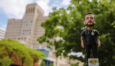 ‘It’s perfect’: Noah Wyle unveils Dr. Robby bobblehead ahead of Pirates’ giveaway