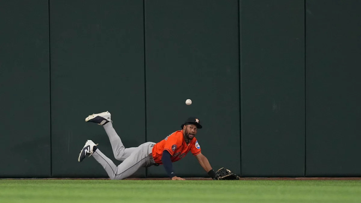 Astros’ Brice Matthews leaves game against Rangers with left knee injury