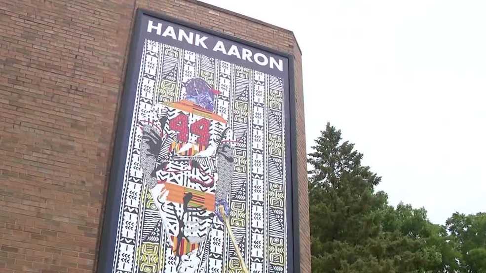 Milwaukee honors Hank Aaron with mural on 50th anniversary of final home run