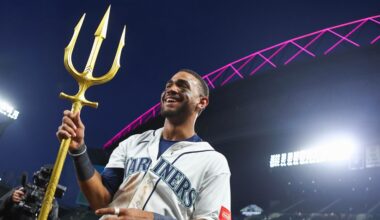 Mariners rack up eight runs without a homer, defeat Angels 8-3