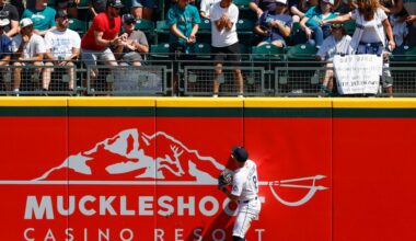 Mariners lose a backbreaker, 5-3