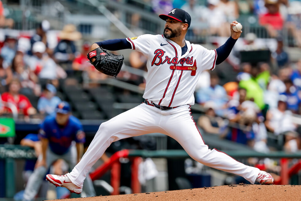 Braves lefty Martín Pérez likely headed to the IL after being hit by Juan Soto's liner