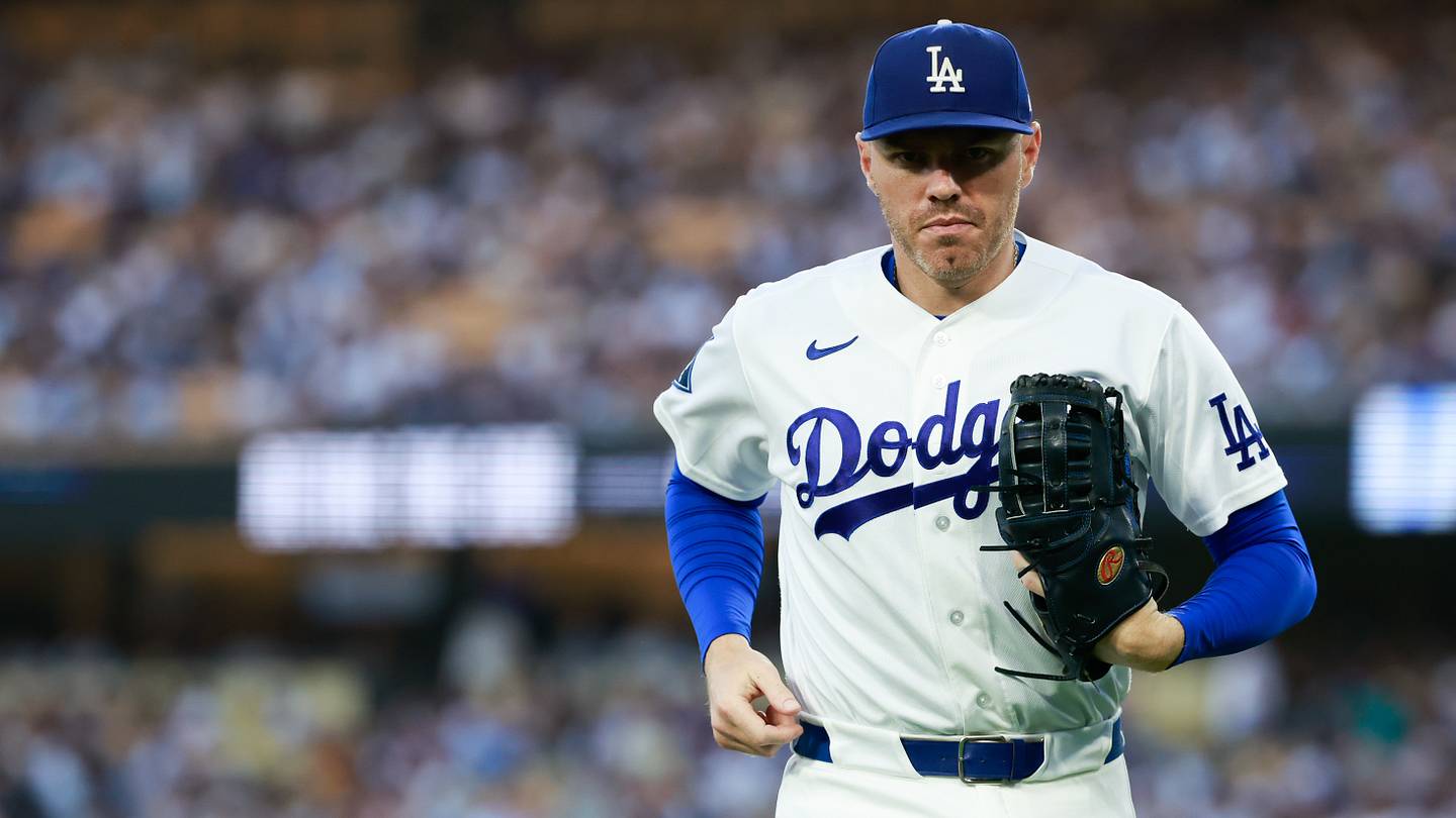 Dodgers' Freddie Freeman Exits Game After Scary Fall Into Dugout vs Royals