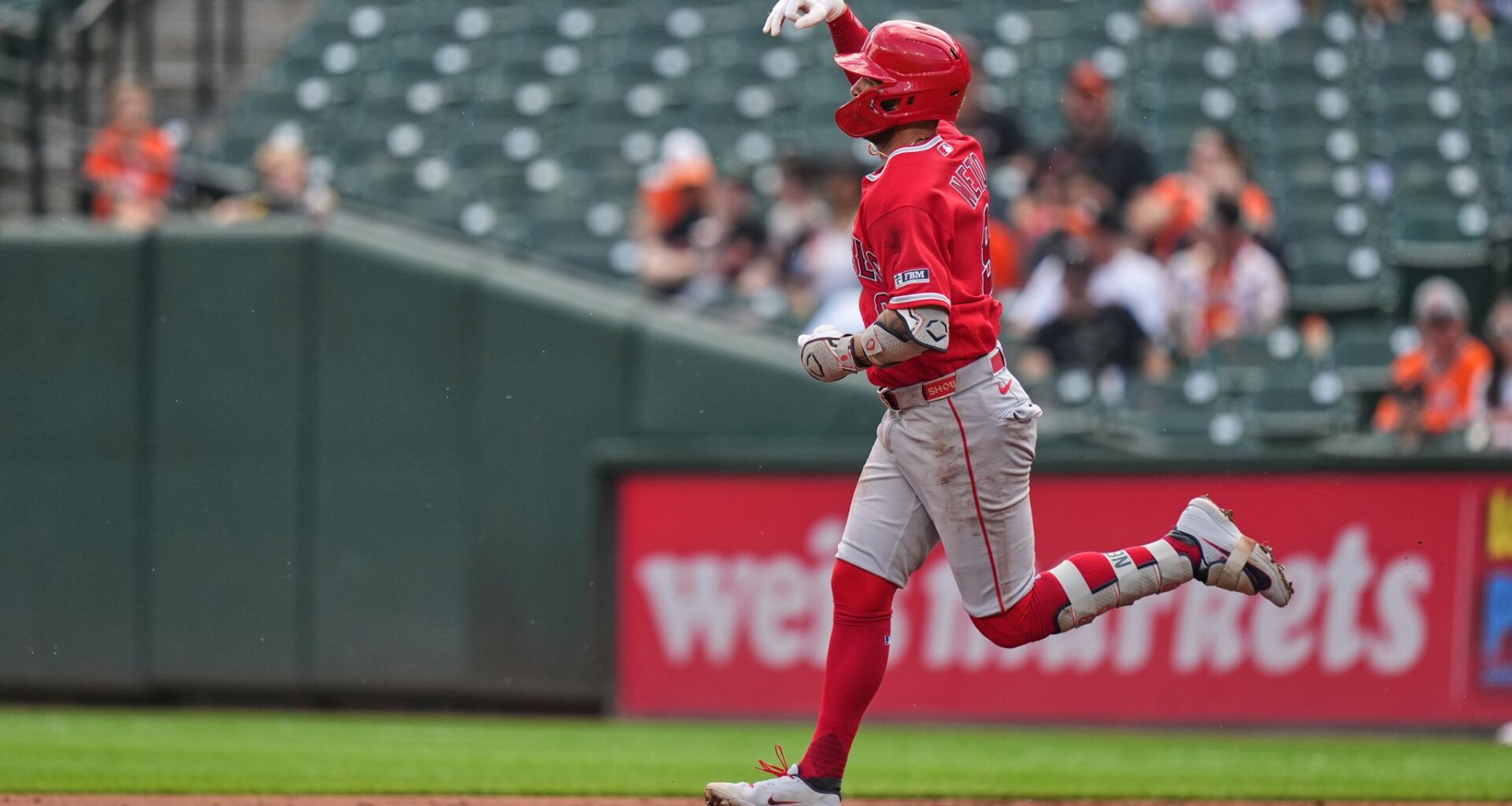 Zach Neto hits a three-run home run to lift the Angels over the Orioles 4-1