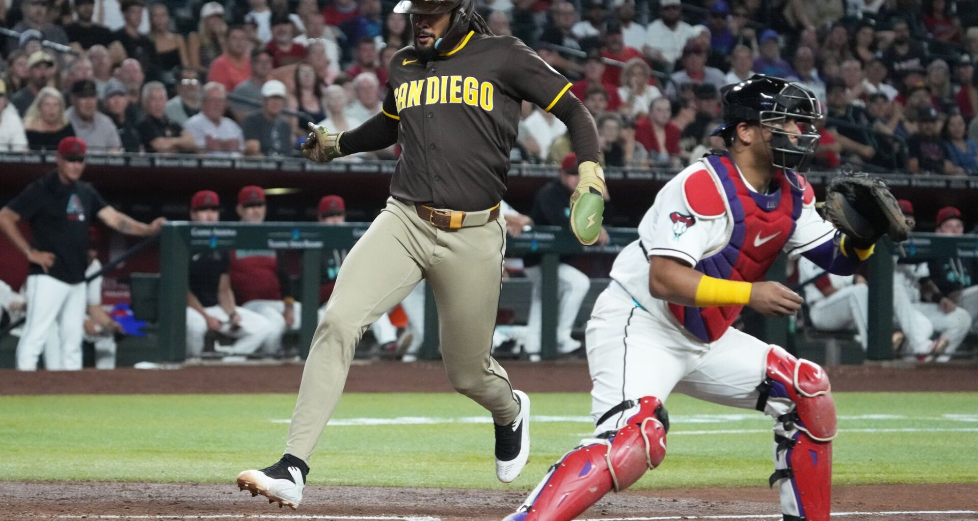 Padres beat Diamondbacks 5-1 to close within a game in NL wild-card race