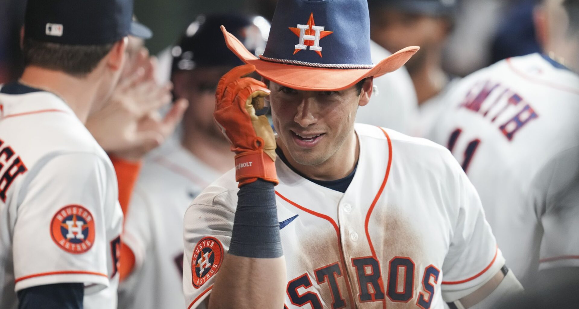 Former Astros infielder Shay Whitcomb claimed on waivers by Giants
