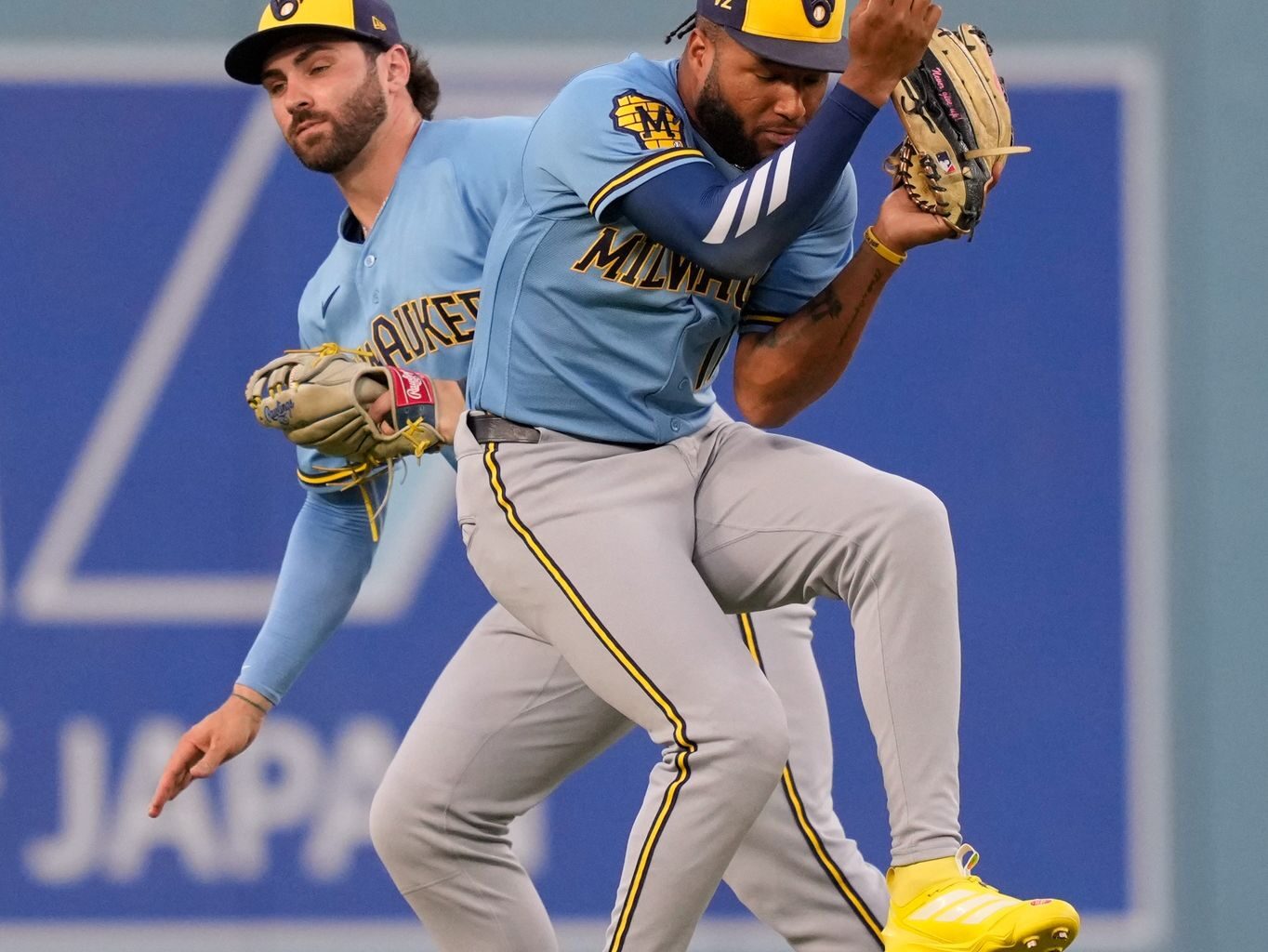 Yoshinobu Yamamoto helps the Dodgers beat the NL-leading Brewers 3-1