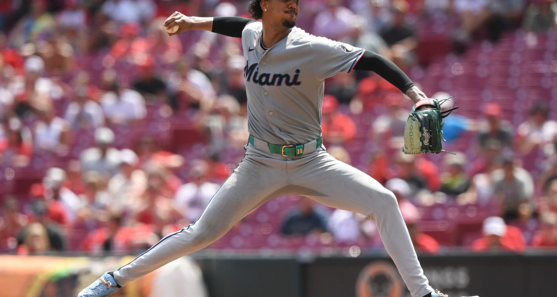 Hernández, Sanoja hit HRs in Marlins 7-1 win over Reds