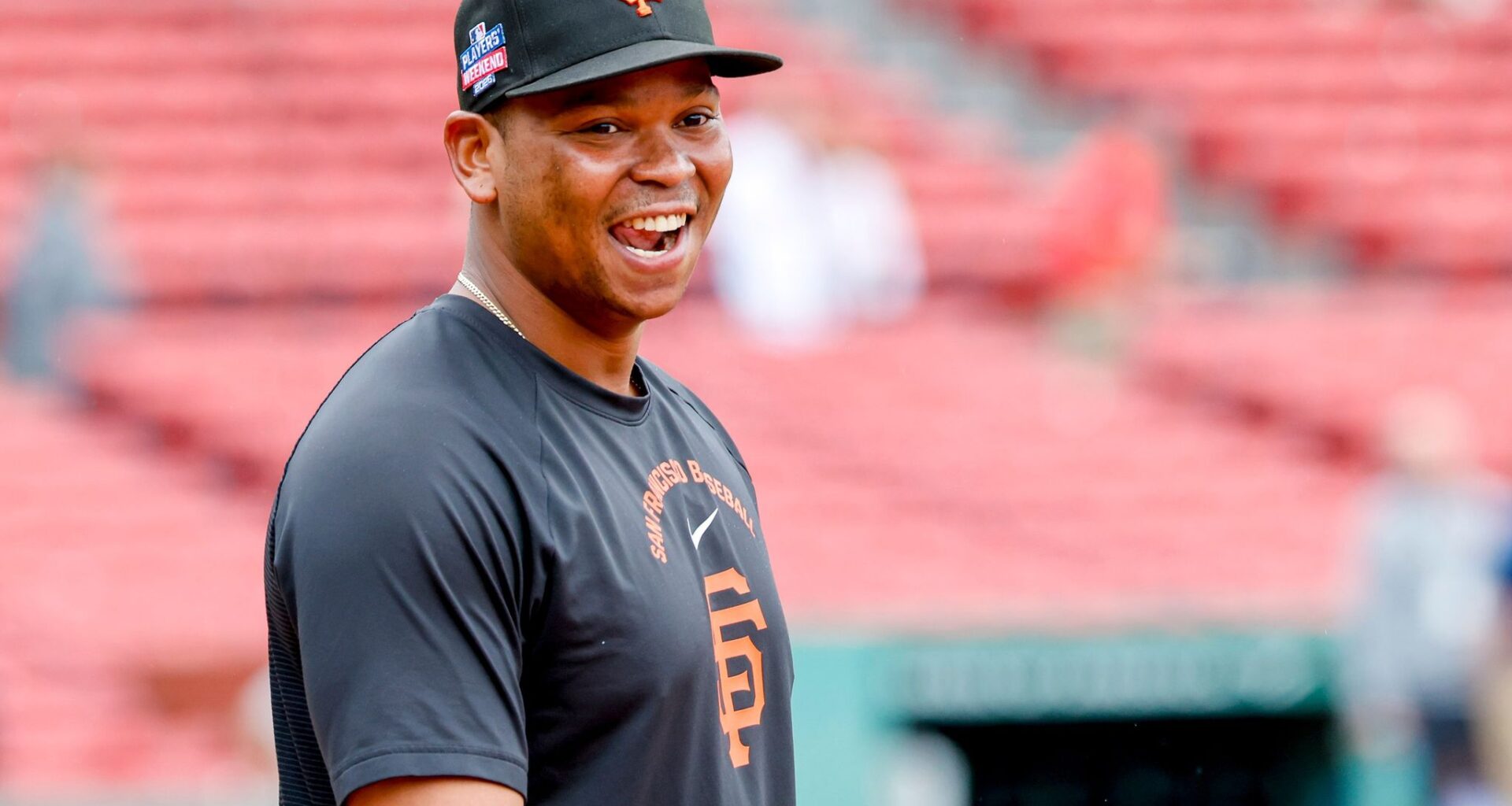 Willson Contreras hits 3-run homer, Red Sox outlast Giants 6-4 in Rafael Devers' return to Fenway