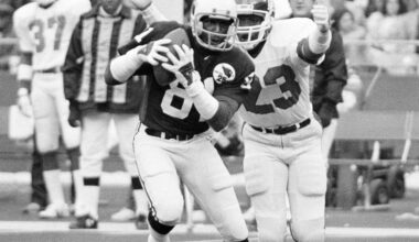 St. Louis Cardinals Roy Green (81) is just out of reach of the New York Giants&rsquo; Perry Williams after catching a pass from quarterback Neil Lomax in St. Louis, Dec. 9, 1984.
