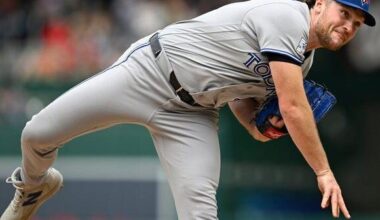 Jays' Yesavage to have MRI on knee after early exit against Astros | National Sports