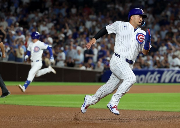 Chicago Cubs right fielder Seiya Suzuki (27) sprints to third base on a double by teammate Alex Bregman in the sixth inning of a game against the Los Angeles Dodgers at Wrigley Field in Chicago on Aug. 4, 2026. (Chris Sweda/Chicago Tribune)