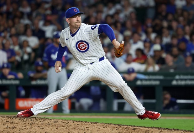 Chicago Cubs relief pitcher Ryan Zeferjahn delivers to the Los Angeles Dodgers in the eighth inning of a game at Wrigley Field in Chicago on Aug. 4, 2026. (Chris Sweda/Chicago Tribune)