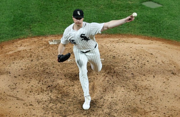 Chicago White Sox relief pitcher Sean Newcomb (15) delivers to the Texas Rangers in the fifth inning at Rate Field in Chicago on Aug. 26, 2026. (Chris Sweda/Chicago Tribune)
