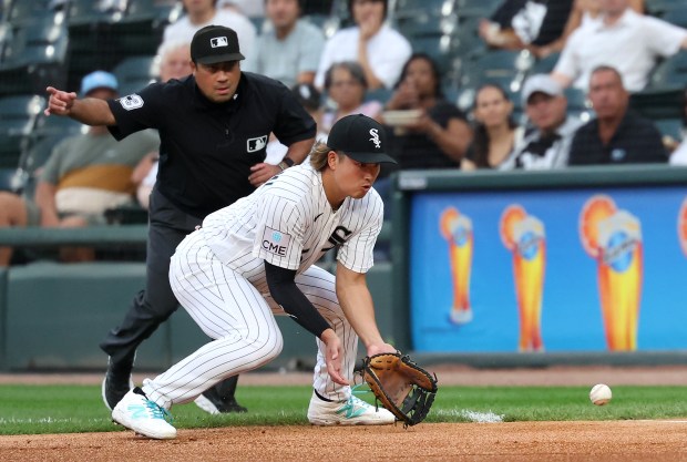 Chicago White Sox first baseman Munetaka Murakami (5) fields a ground ball in the first inning of a game against the Texas Rangers at Rate Field in Chicago on Aug. 26, 2026. (Chris Sweda/Chicago Tribune)