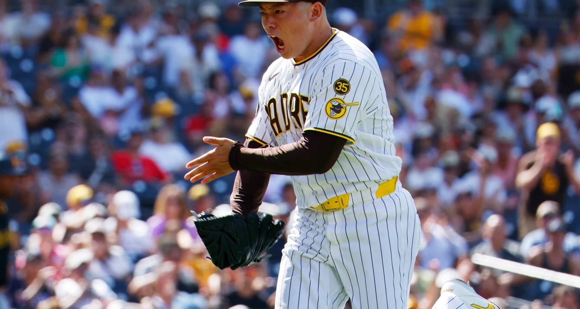 Padres navigate trouble all day, salvage series finale against Pirates