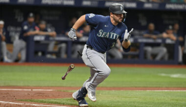 Giants Claim Buddy Kennedy From Mariners