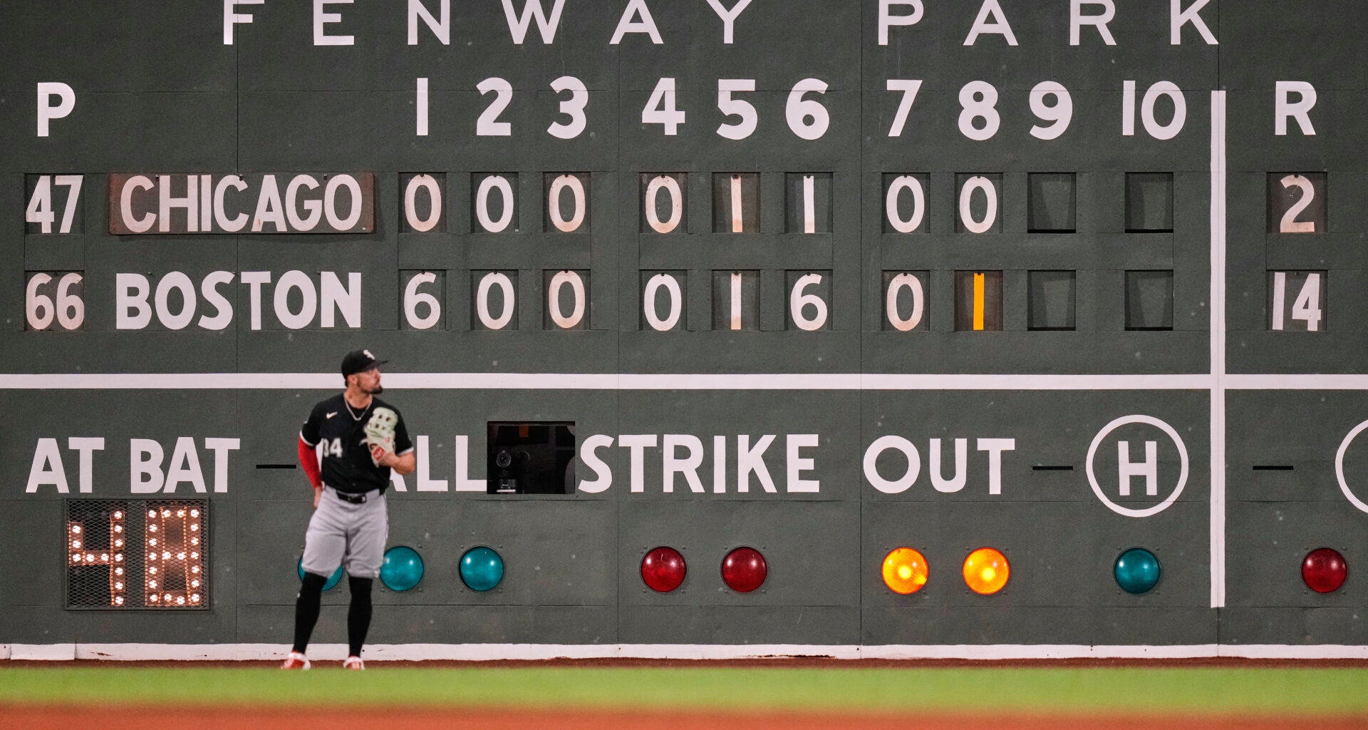 Chicago White Sox lose 14-2 to Boston Red Sox