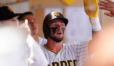 Padres cling to final playoff spot