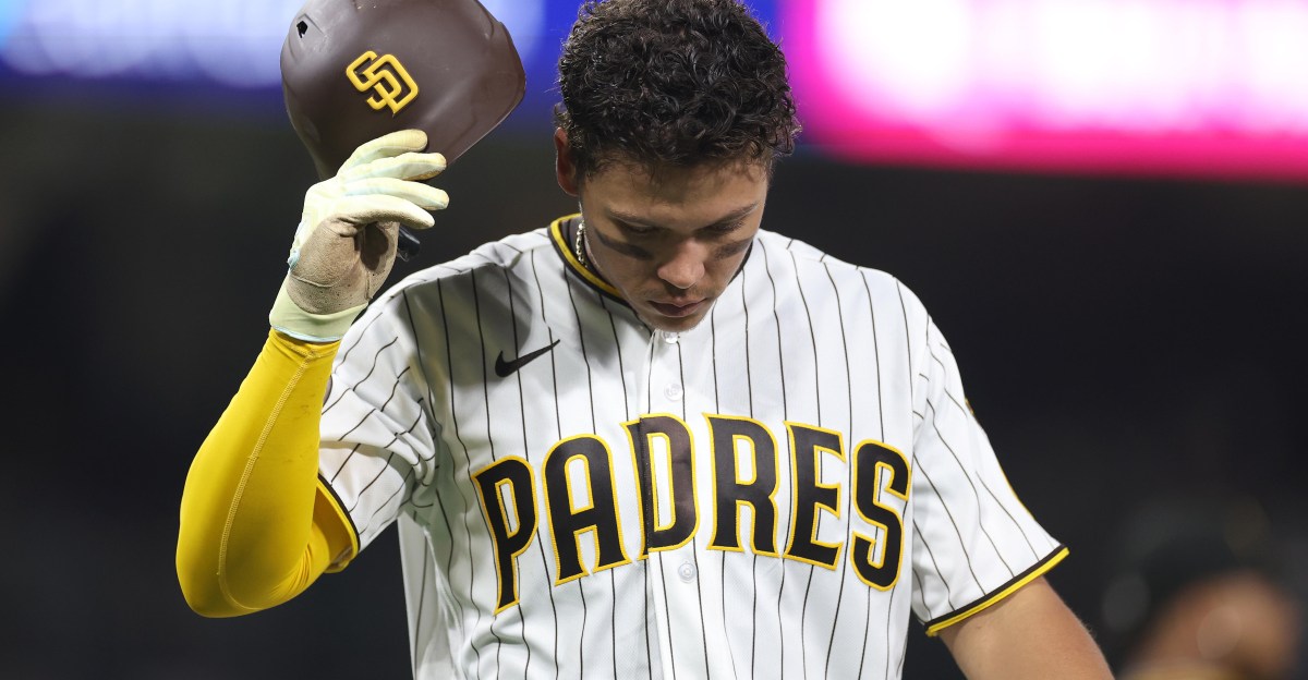 Missed opportunities lead to loss for Padres