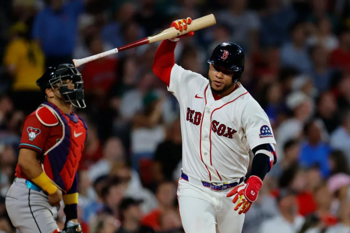 Willson Contreras gets testy with Red Sox fans in latest heated incident