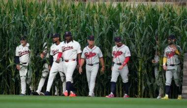 Field of Dreams pregame show features 26 Hall of Famers