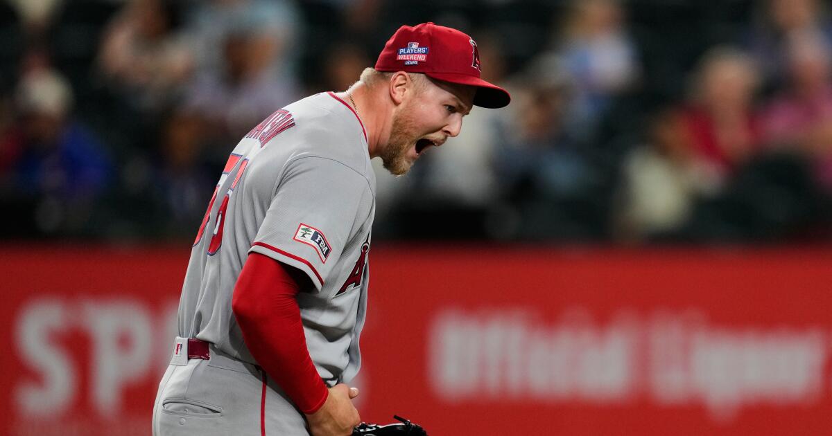Angels throwing error proves costly in 10-inning loss to Rangers
