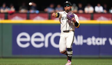 Mariners second baseman Michael Arroyo goes 0 for 3 in his MLB debut in win over A's