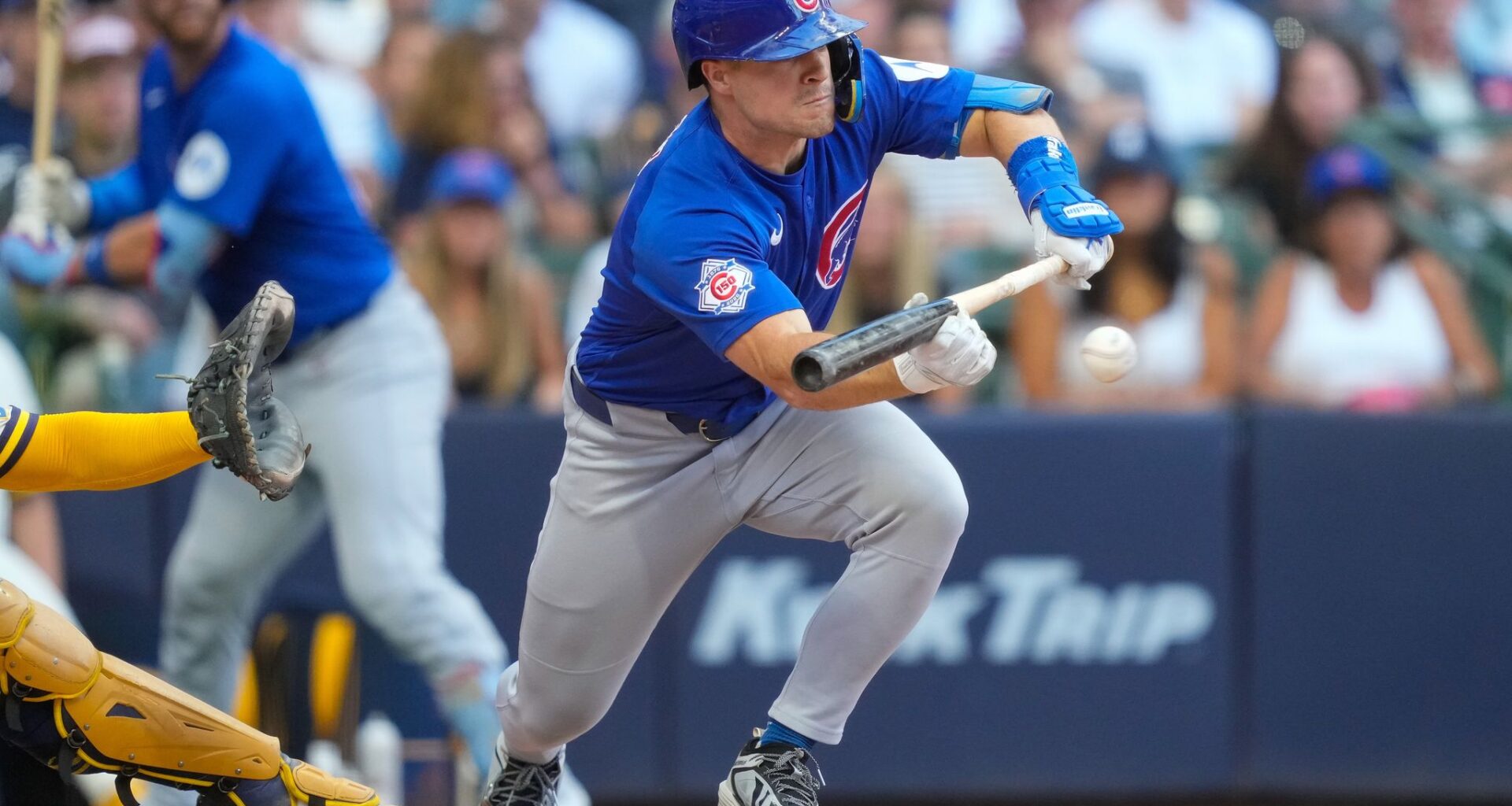 Brewers rally in 8th and hold off comeback attempt in 9th for 4-3 win over Cubs