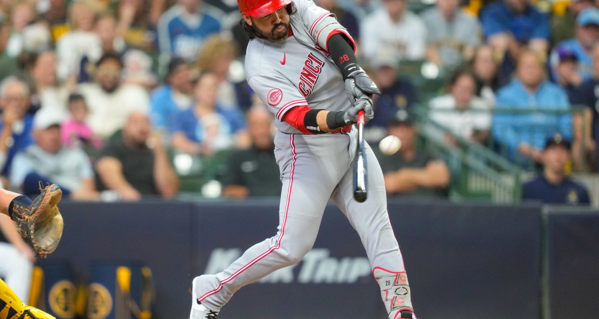 Eugenio Suárez hits a 3-run homer to lift Reds past Brewers 4-3 and avoid a winless road trip
