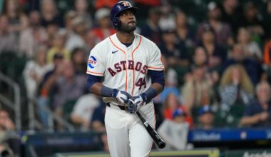 Alvarez hits 40th home run, Astros beat Royals 6-2 to move 1 game ahead of Rangers for AL West lead