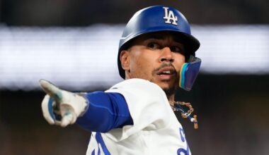 Mookie Betts homers twice and Dodgers go back-to-back twice in 8th inning of 8-2 win over Giants