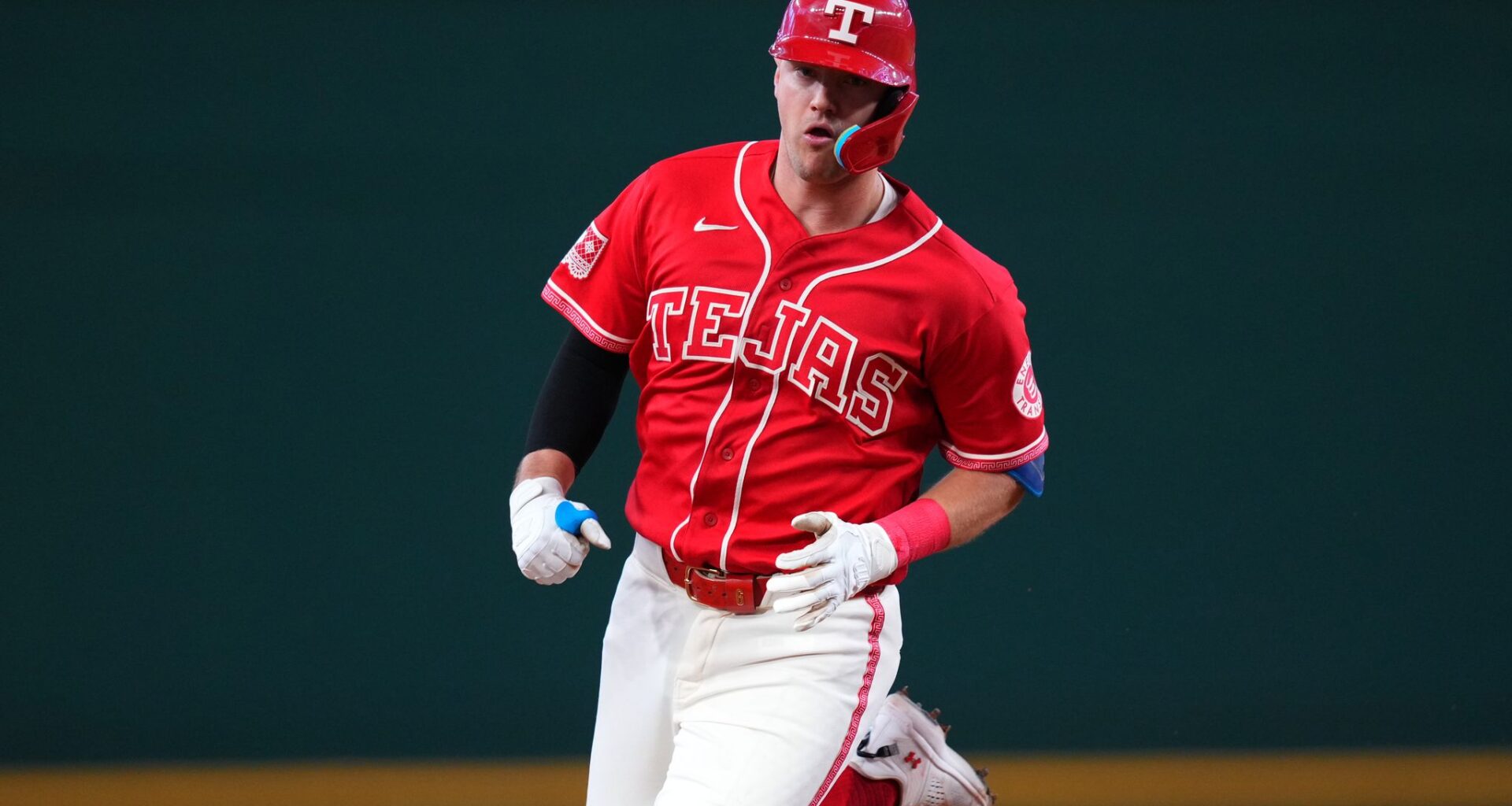 Rangers take sole possession of AL West lead, Quantrill leaves with injury in 6-3 win over Blue Jays