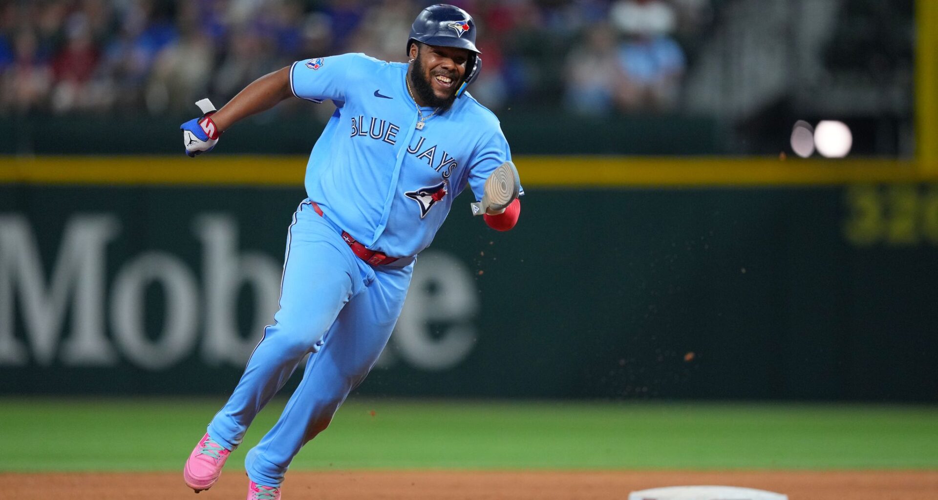 Blue Jays 1B Vladimir Guerrero Jr. exits early at Texas with left lower back tightness