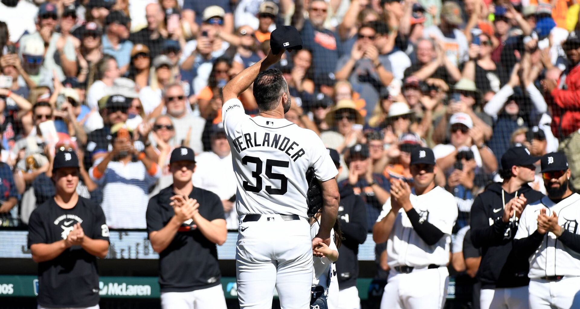 Verlander leaves final start of 21-year career as 7-year-old daughter sprints to the mound for hug